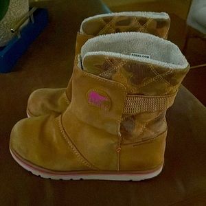 Sorel boots tan suede with pink trim girls 5 worn once or twice.
